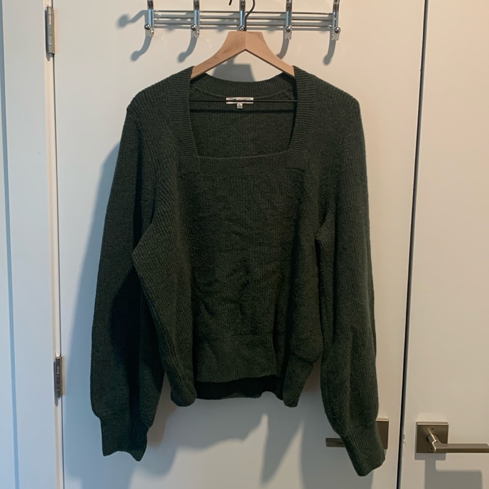 Moving Sale! EUC Pretty square neck green sweater